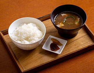 ご飯と味噌汁